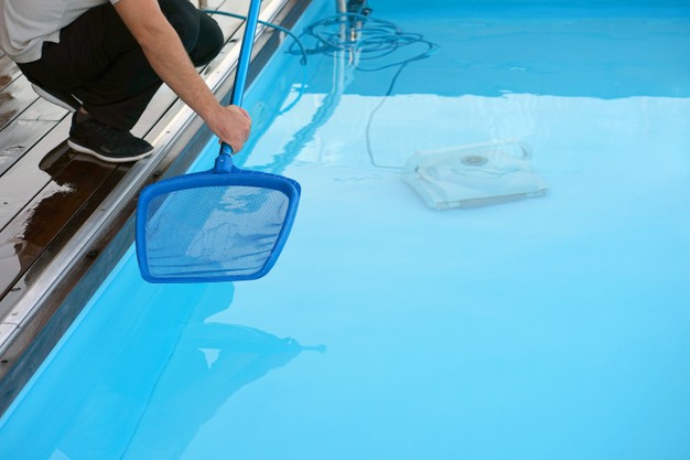 Cómo limpiar la piscina, ¡deja el agua cristalina en 4 pasos!